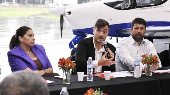 Morón lanzó la Mesa Aeronáutica para fortalecer el desarrollo del sector