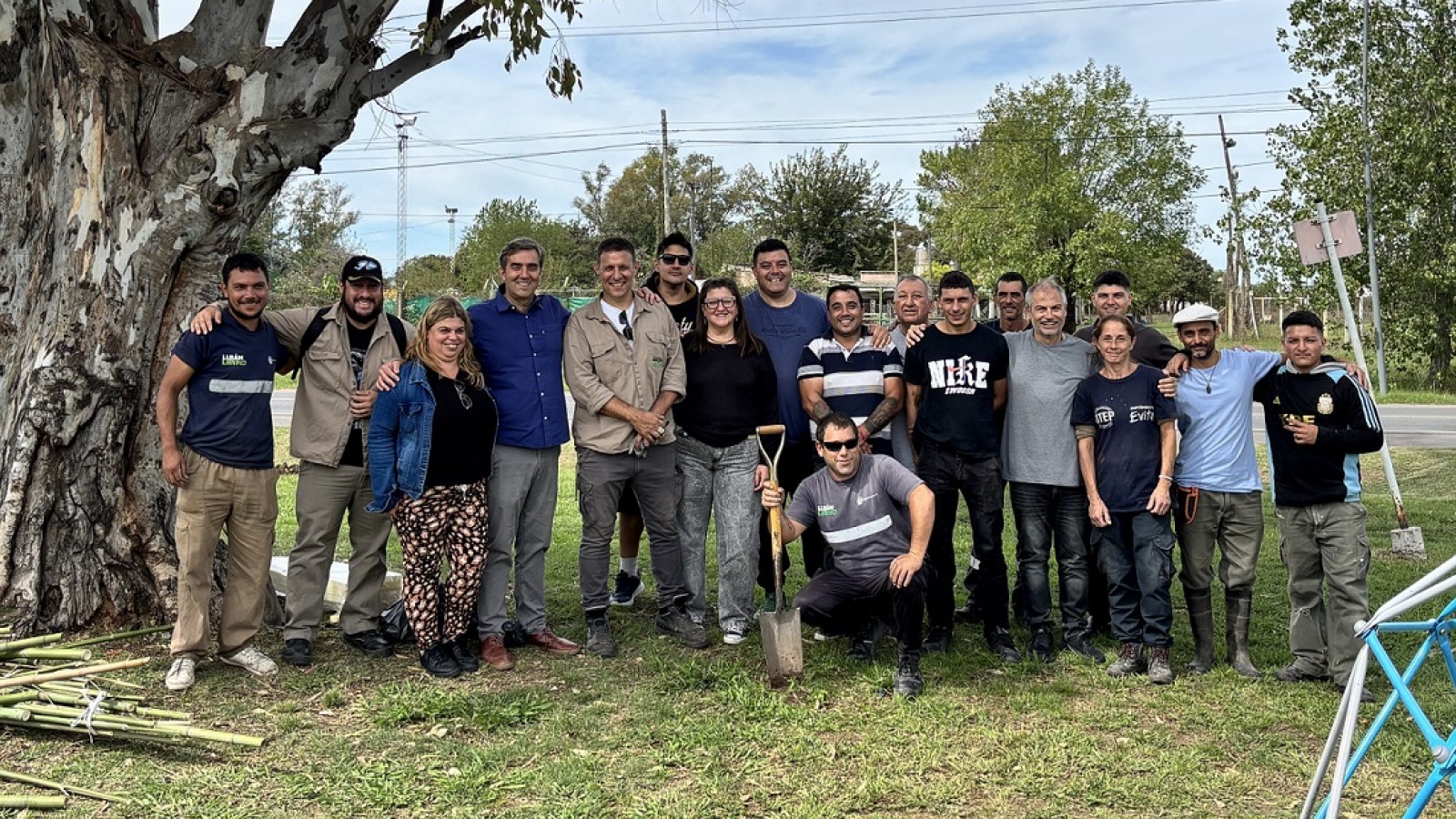 El Municipio de Luján entregó árboles a los vecinos y plantó 50 en la Plaza La Palomita