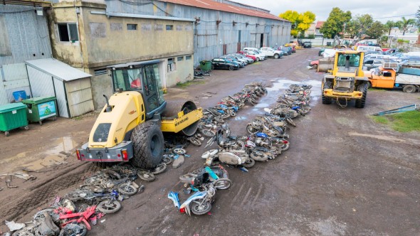 San Nicolás: compactaron más de 100 motos secuestradas en operativos de control y refuerzan la seguridad vial