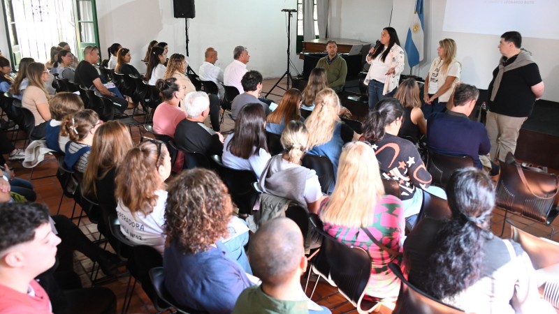 Leonardo Boto entregó subsidios a cooperadoras escolares en Luján para fortalecer la educación