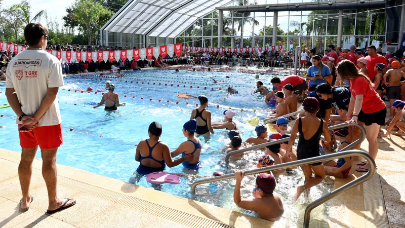 Más de 300 niños y niñas participaron de la apertura de los encuentros de natación del Municipio de Tigre