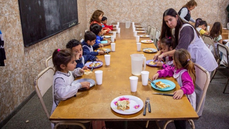 Pese al ajuste, la Provincia aumenta 30% SAE, 25% programas y duplica asistencia