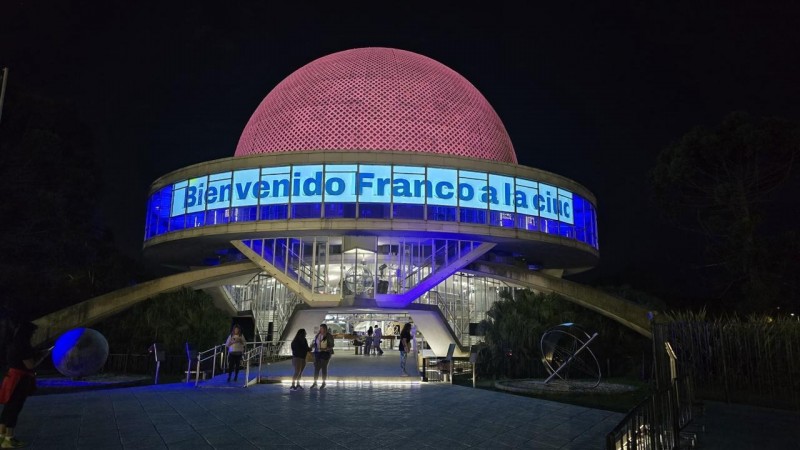 El Planetario le da la bienvenida a Franco Colapinto y la Ciudad palpita la fiesta de la F1