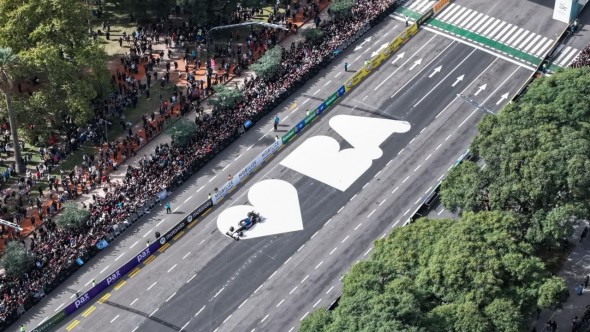 Una fiesta histórica: con el sueño de la vuelta de la Fórmula 1 a la Ciudad, Franco Colapinto hizo delirar a 600 mil personas en Palermo