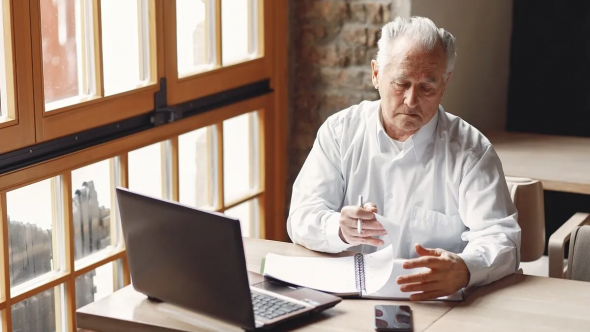 Cada vez más jubilados vuelven a trabajar: ya superan los 450 mil y crece el monotributo