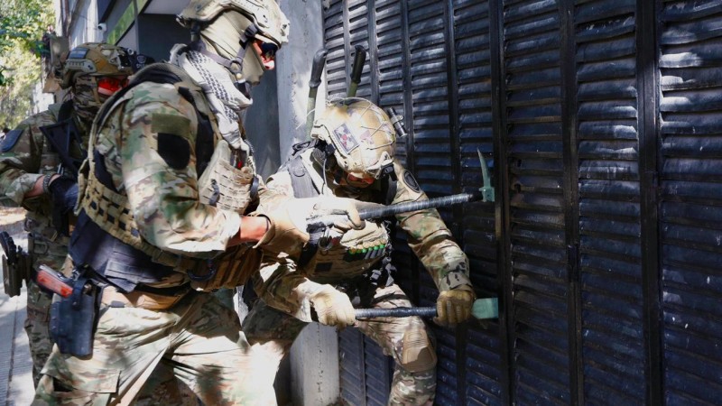 La Ciudad cerró un taller clandestino en una casa usurpada hace 15 años: había menores trabajando y un inmigrante ilegal fue detenido