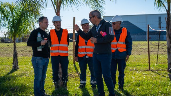 Abella visitó el Parque Industrial y comprobó el avance de la construcción del acceso directo desde Ruta 9