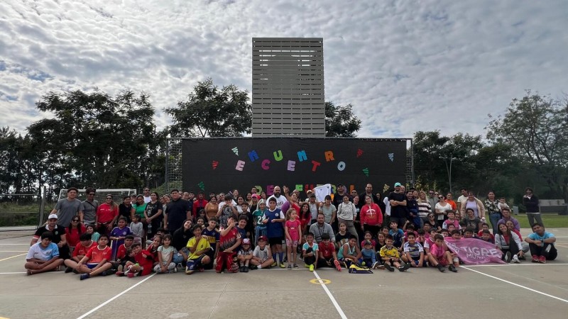 A pura diversión, el Municipio de Tigre organizó un encuentro de fútbol masculino y femenino