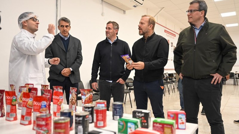 Achával recorrió la planta de Arcor en San Juan y destacó el valor de la producción y el trabajo para el desarrollo del país