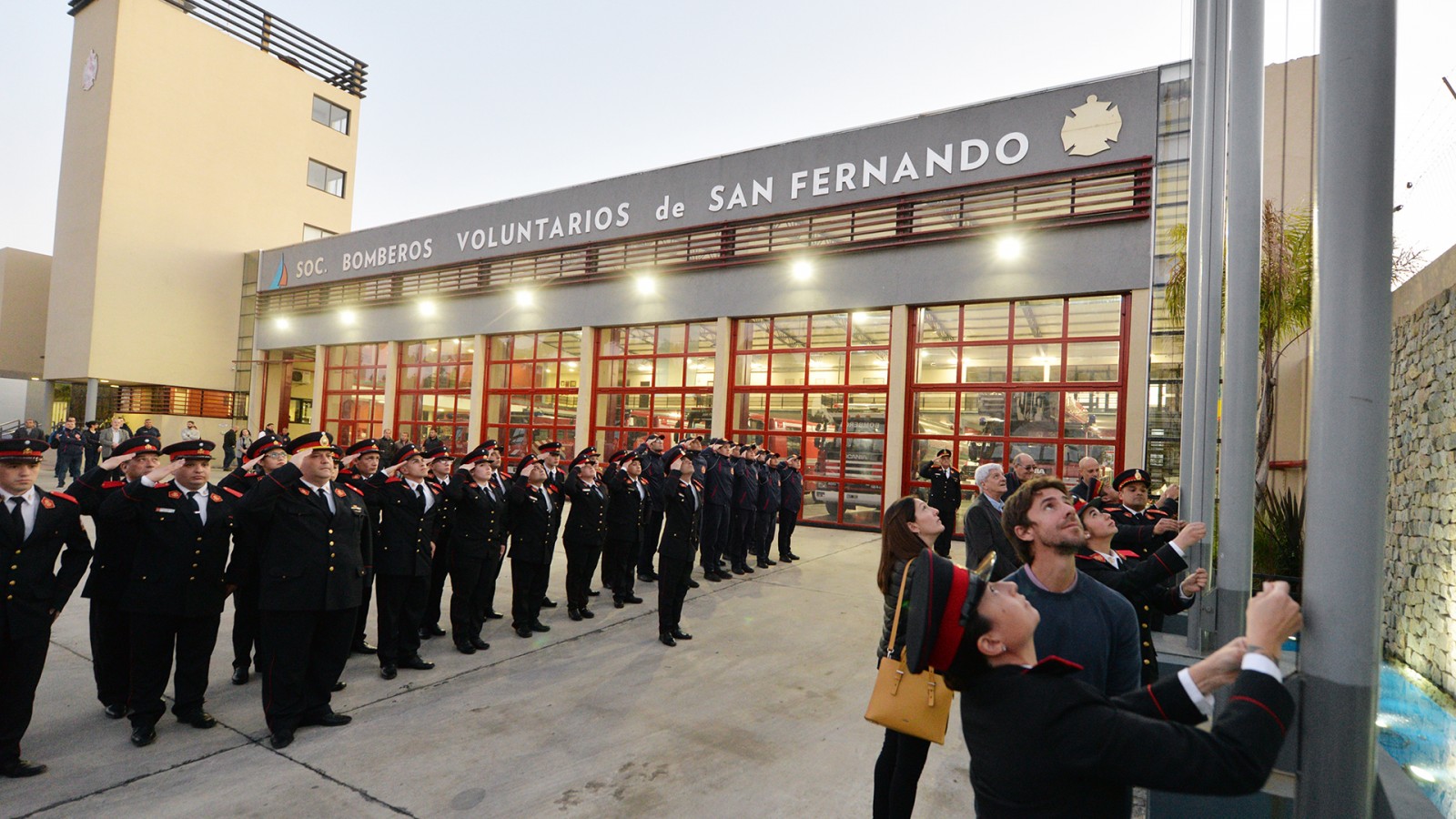 Los Bomberos de San Fernando festejan sus 130 años con un gran desfile