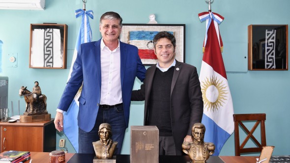 Axel Kicillof firmó convenios turísticos, educativos y agrarios en Córdoba y apuntó contra Milei
