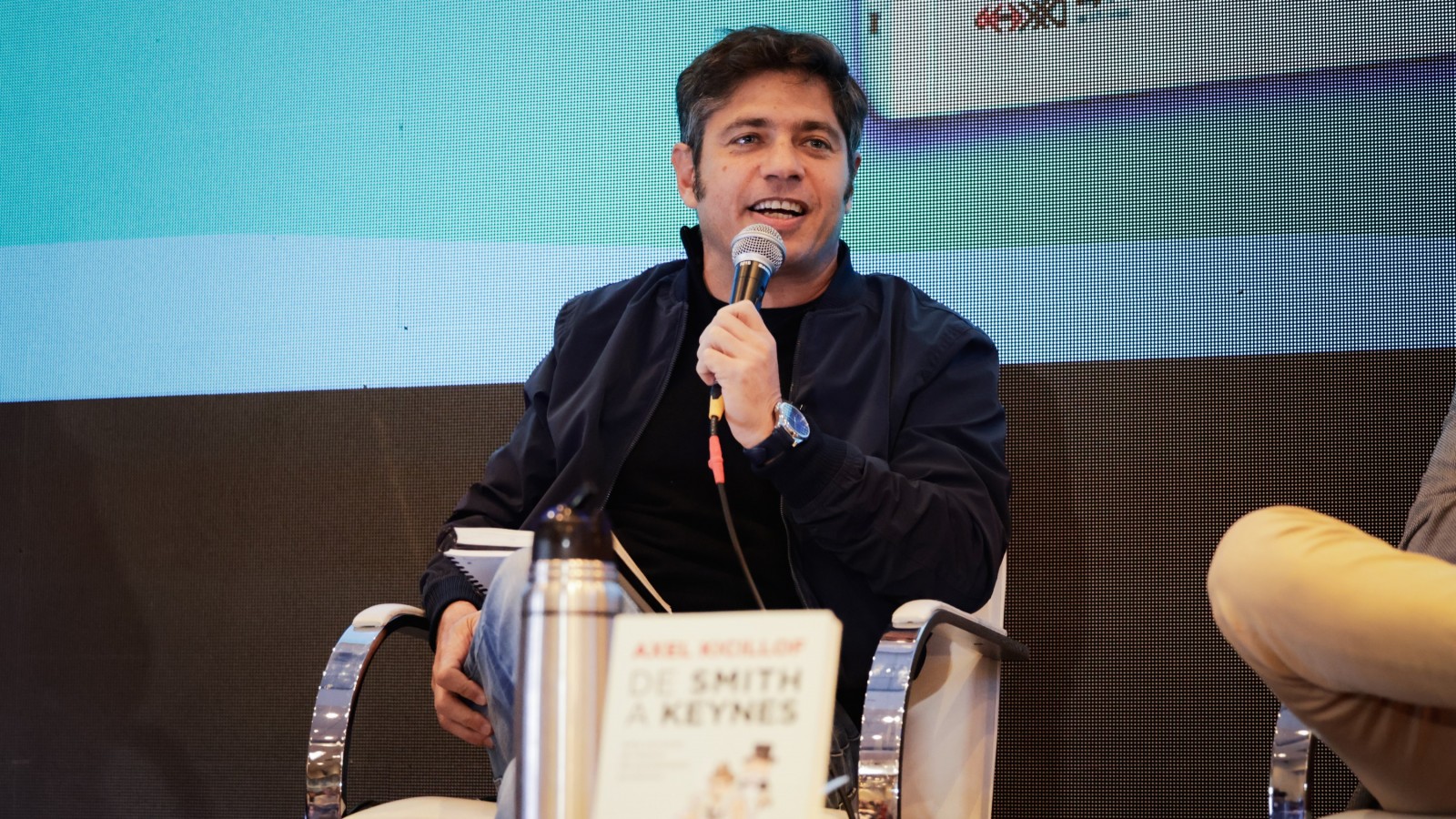 Kicillof presentó "De Smith a Keynes" en la Feria Internacional del Libro