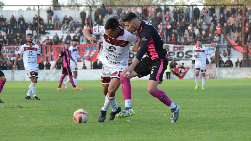 Atlético Escobar chocó contra la jerarquía de Douglas Haig y sufrió una dura goleada 4 a 1 en Pergamino