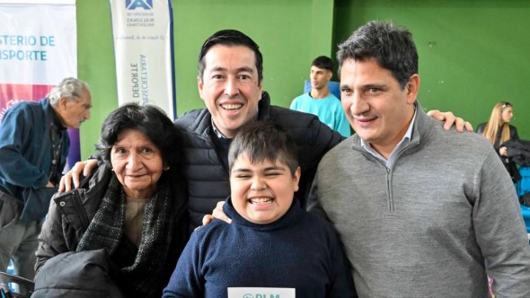 Nardini y Marinucci entregaron 350 Pases Libres Multimodales para personas con discapacidad en Malvinas Argentinas