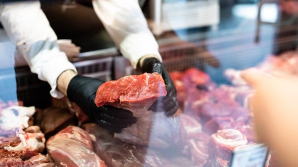 Argentina se encareció en dólares: la carne subió hasta 60% y la ropa sigue entre las más caras del mundo