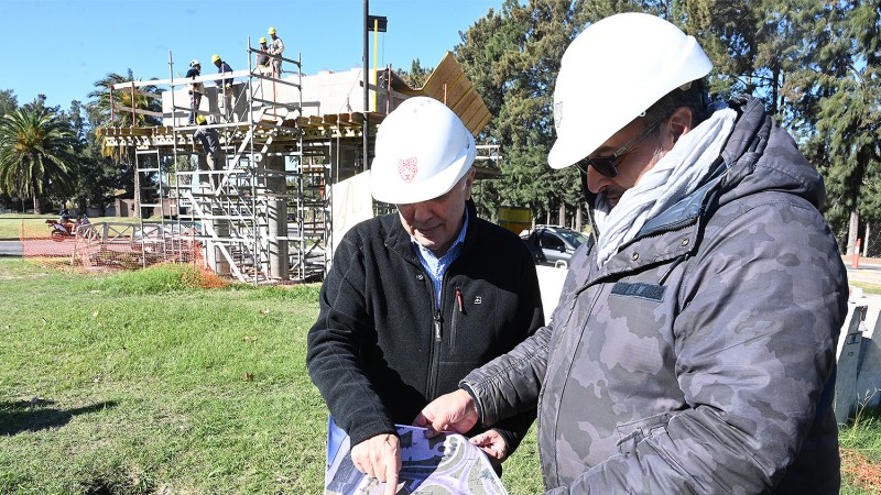 Julio Zamora monitoreó el avance del nuevo puente sobre Camino Bancalari-Benavídez que mejorará la circulación vehicular
