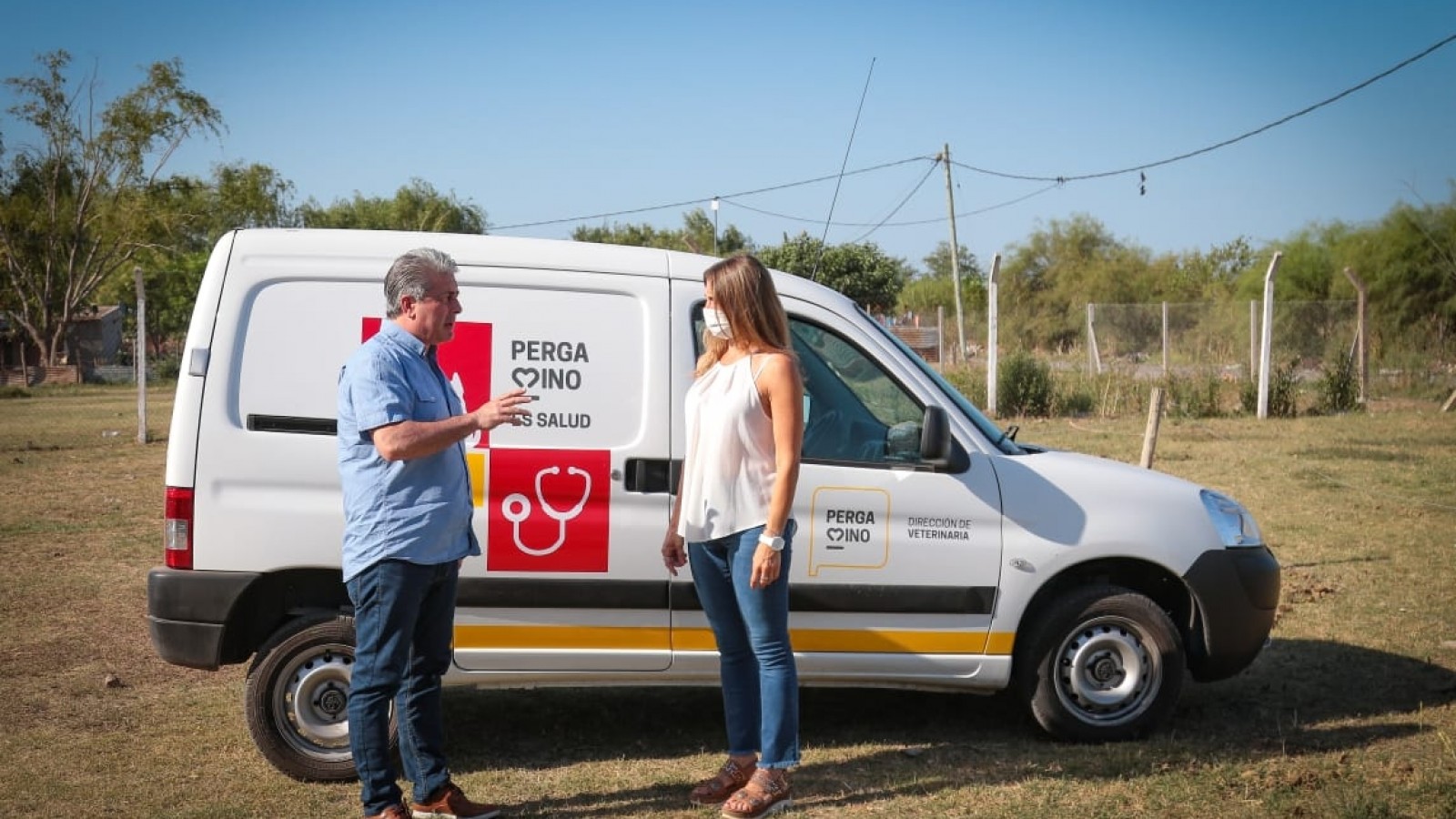 Martínez recorrió los Caniles y presentó un nuevo vehículo para Veterinaria