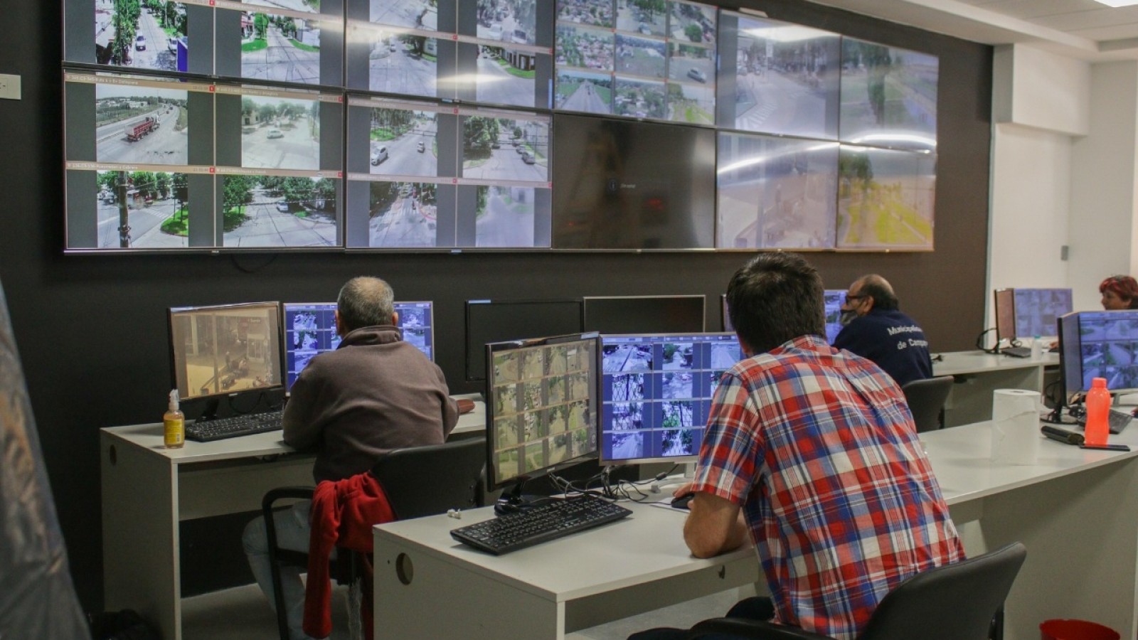 Abella decretó un aumento salarial a partir de enero