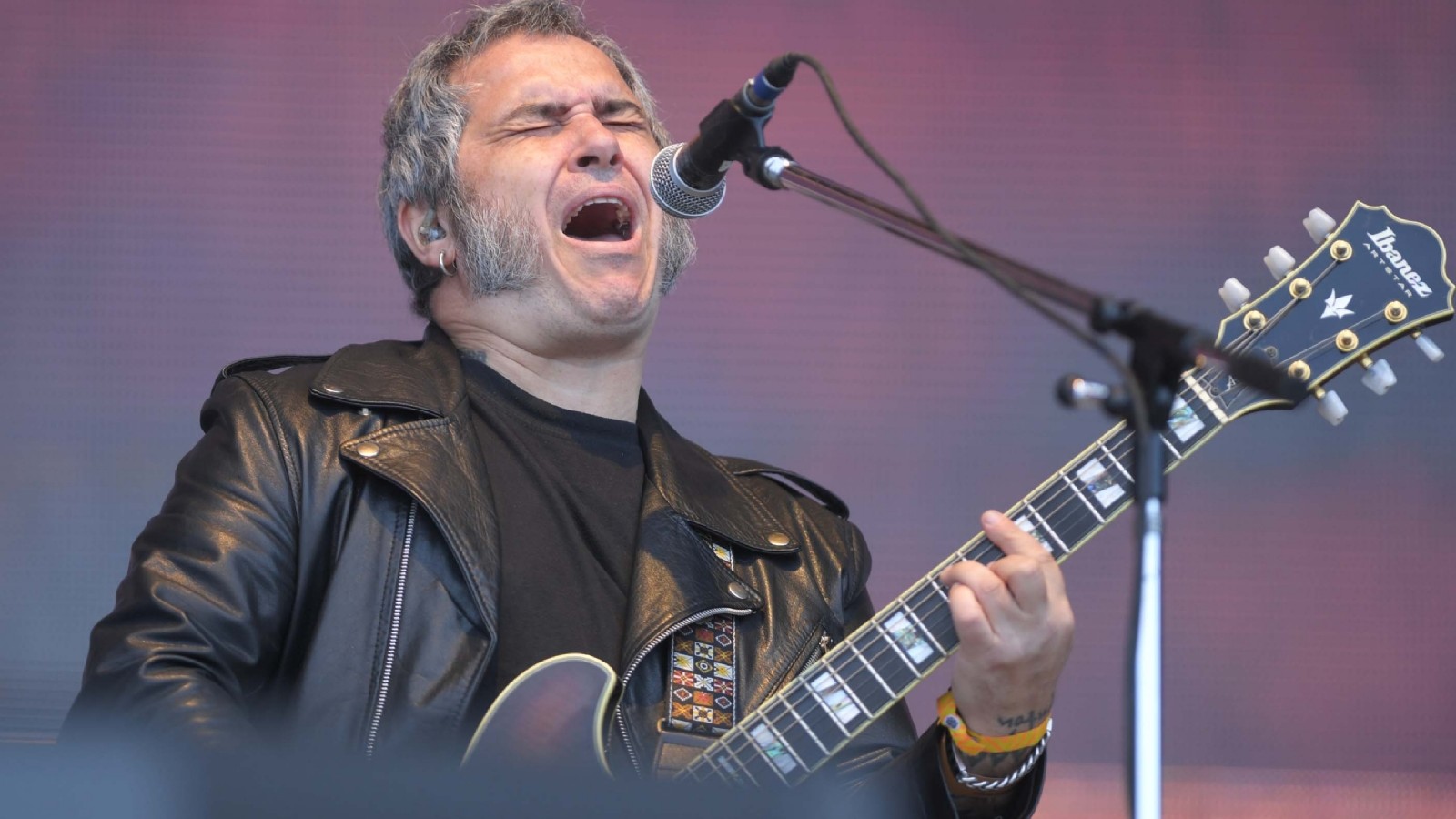 Litto Nebbia, Nicki Nicole y Él Mató sobresalen en una tarde que hermanó épocas musicales