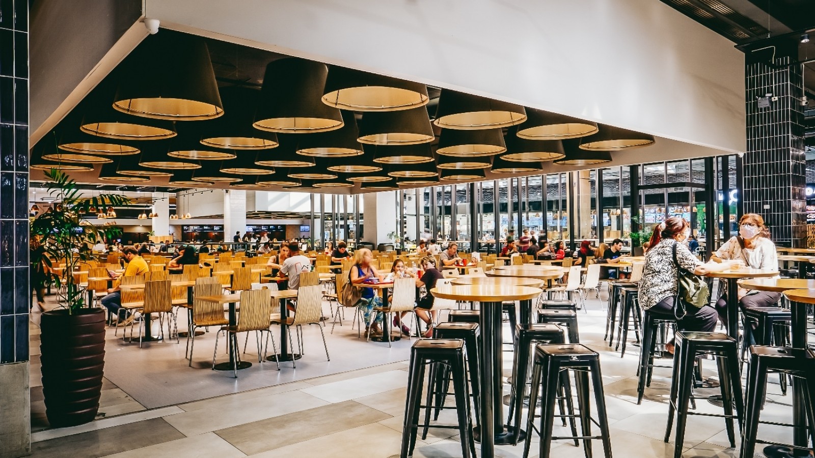Unicenter renueva su patio de comidas con un moderno diseño, pensado para brindar una experiencia única a cada visitante