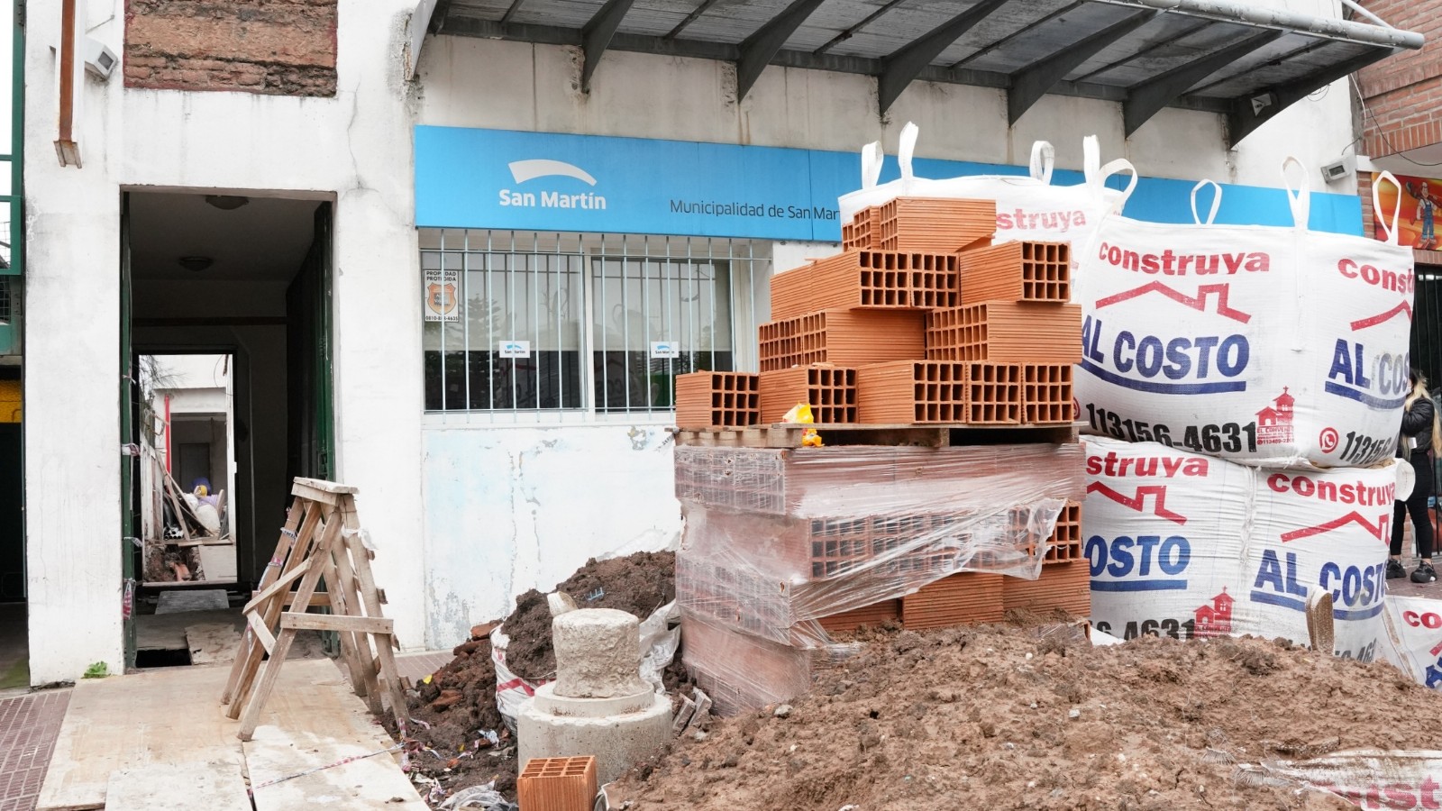 Fernando Moreira recorrió las obras del Centro de Salud de Billinghurst