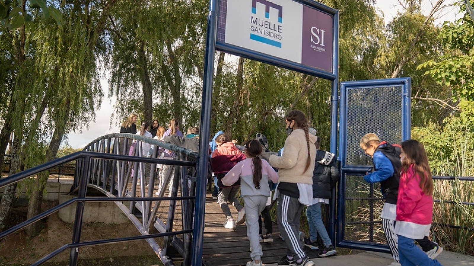 Alumnos de San Isidro visitaron las nuevas islas del distrito