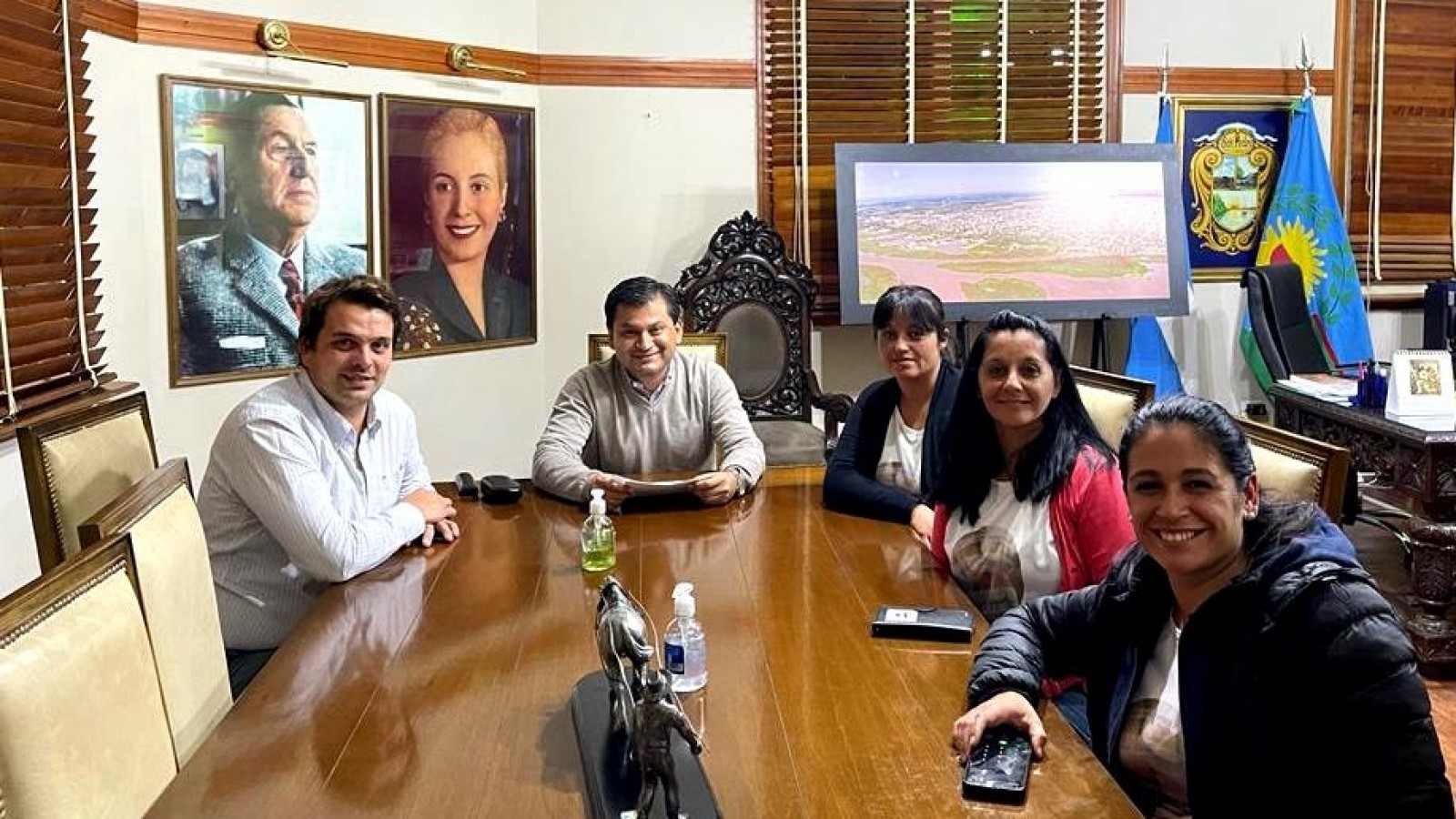 Salazar recibió a las integrantes de “Pequeños Gigantes San Pedro”