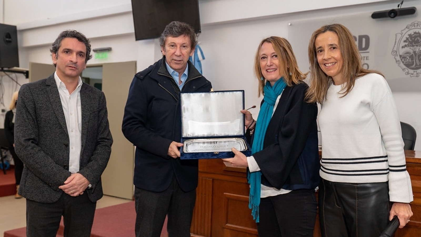 La periodista Elisabetta Piqué fue declarada personalidad destacada del partido de San Isidro