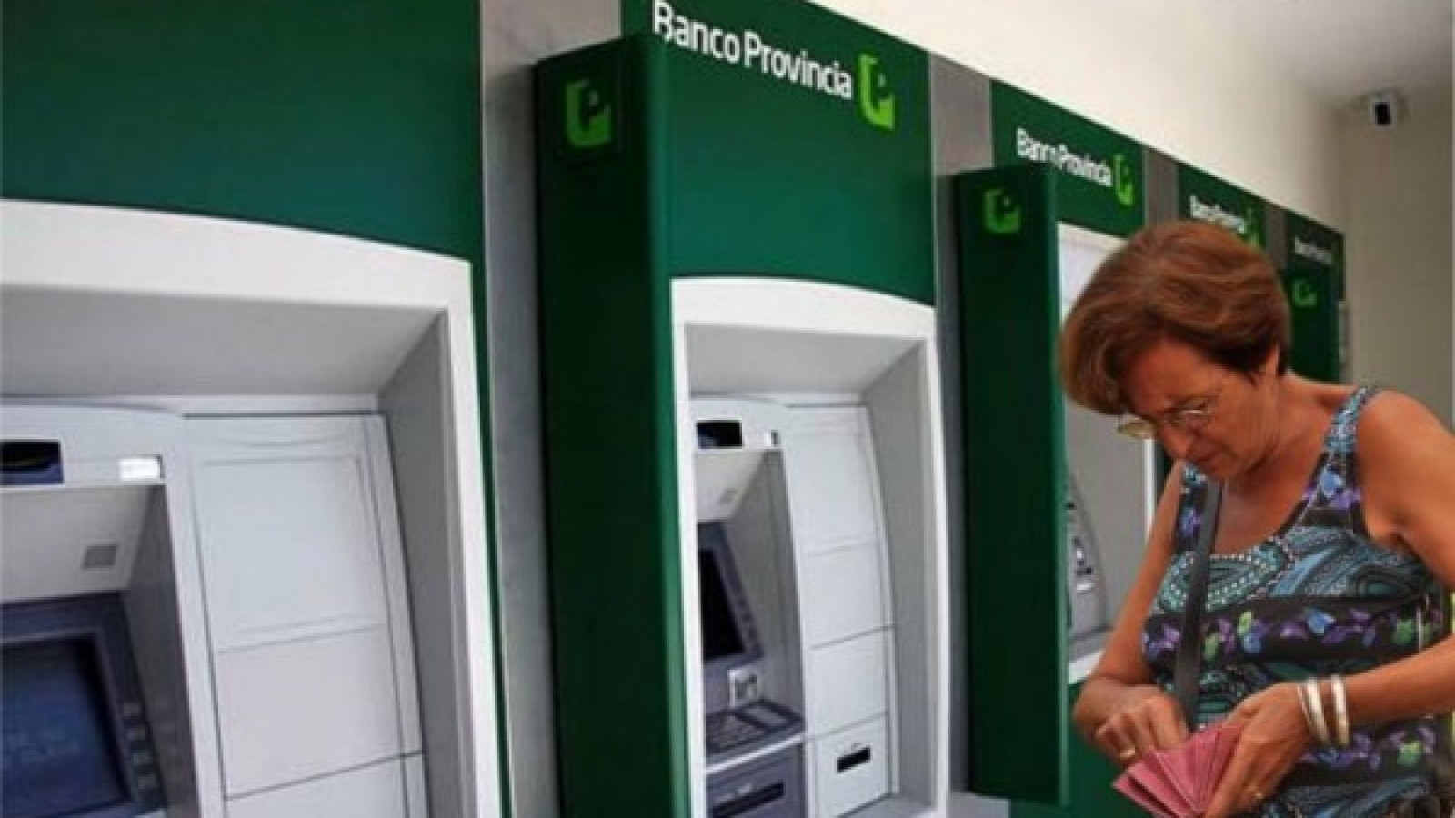 Jubilados y pensionados bonaerenses cobrarán medio aguinaldo el martes 19