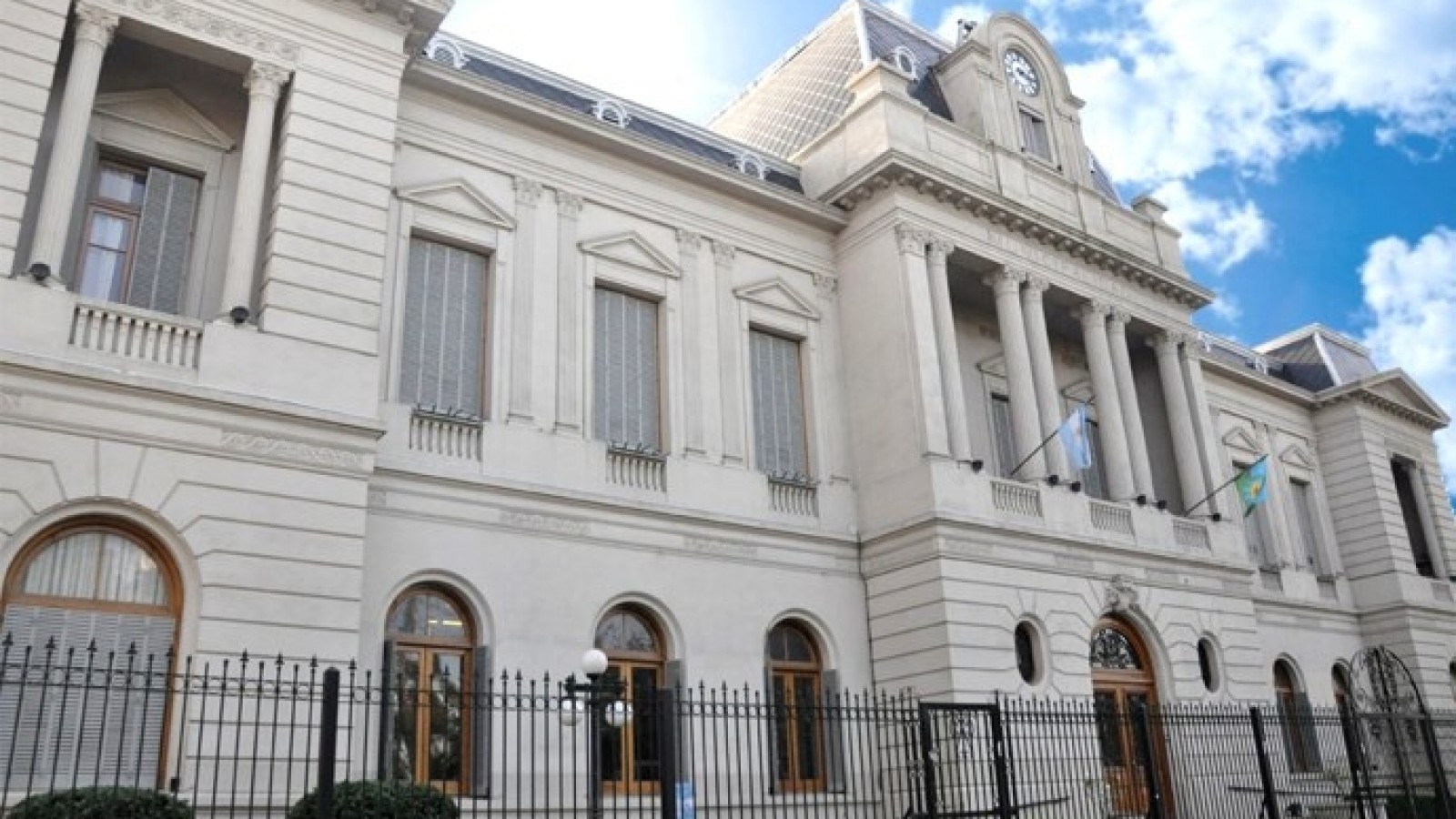 Dependencias municipales de Zárate atenderán de manera virtual hasta el 30 de abril