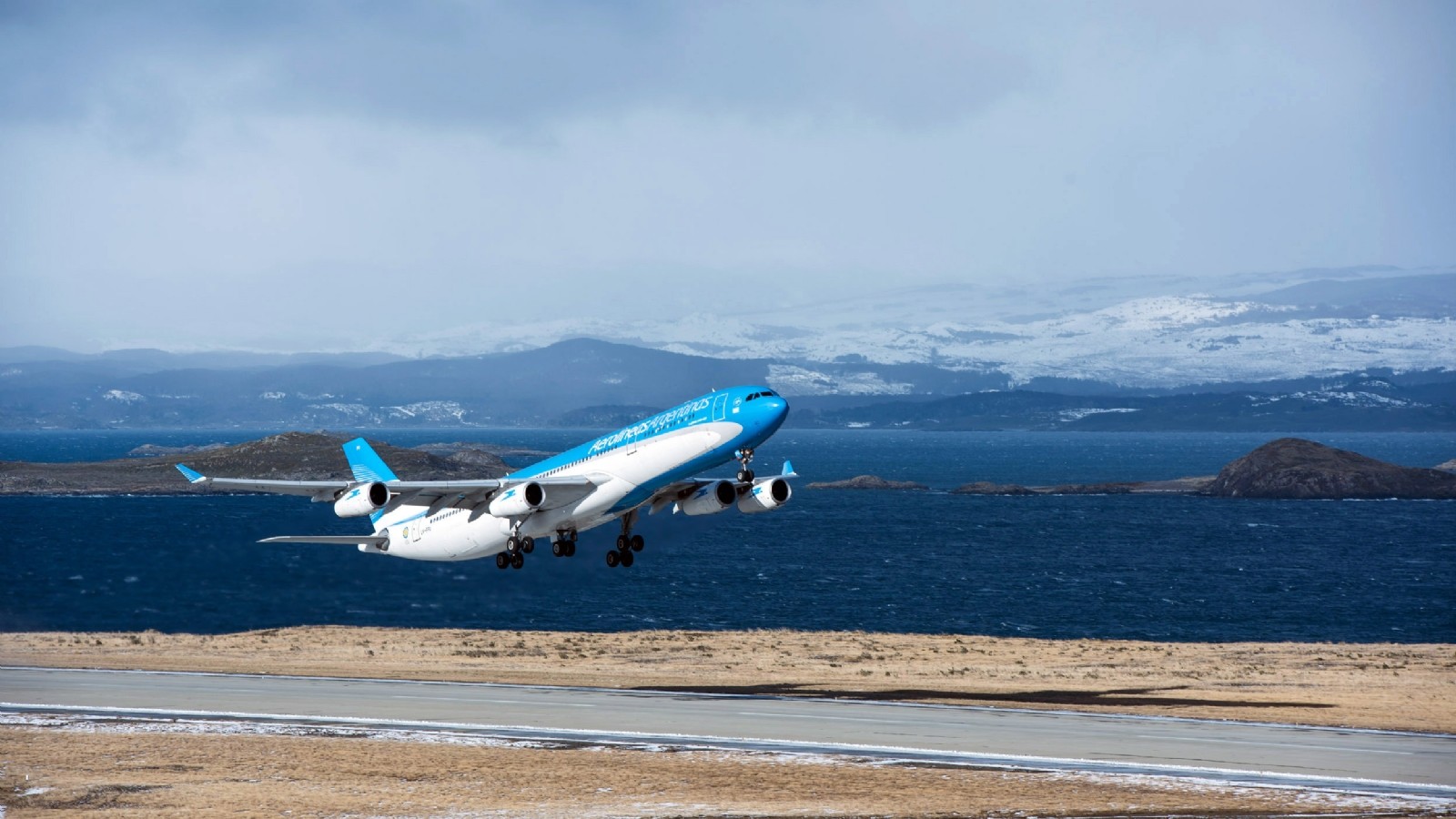 Aerolíneas Argentinas transportará más de 180 mil pasajeros en este fin de semana largo
