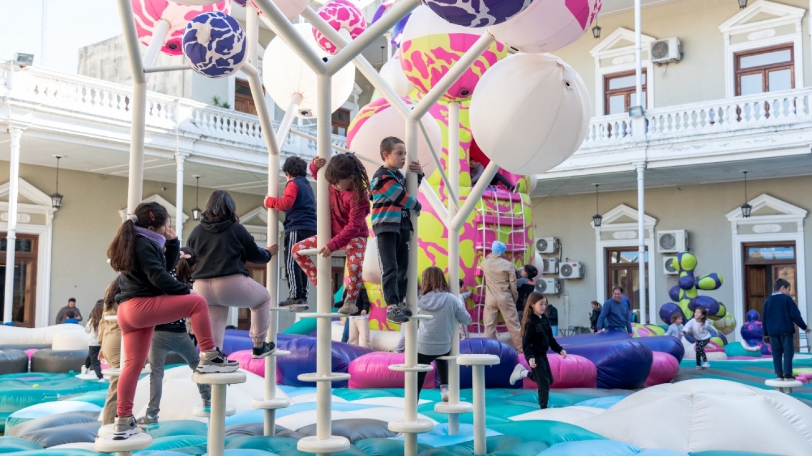 Más de 10 mil chicos ya pasaron por Boooooin en el Palacio Municipal de San Nicolás