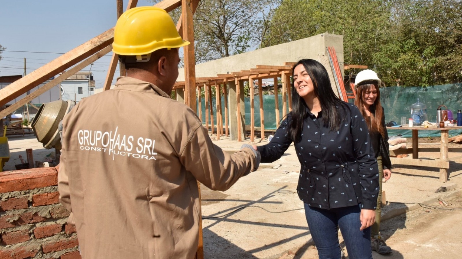 Noe Correa visitó la obra del CDI que se construye en Grand Bourg