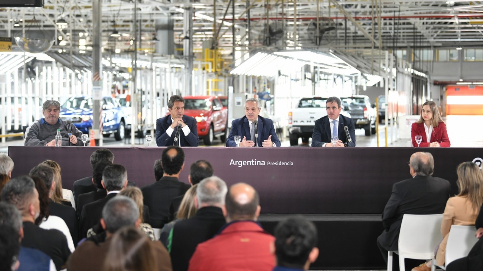 Cafiero: "Vamos a evitar que la curva se acelere y vamos a cuidar la actividad económica"