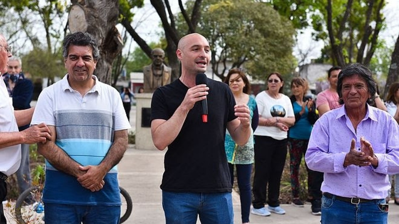 La Plaza Sarmiento de Garín ahora cuenta con nueva cancha de fútbol, sistema de riego y veredas