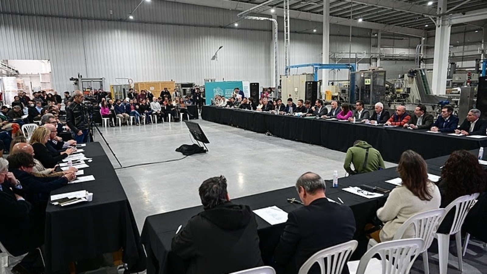 Ariel Sujarchuk y Axel Kicillof encabezaron una mesa de trabajo para fortalecer la industria escobarense