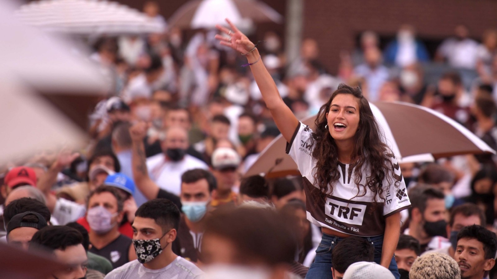 Multitud en el estadio de Vicente López recibió al plantel de Platense que ganó ascenso en Rosario