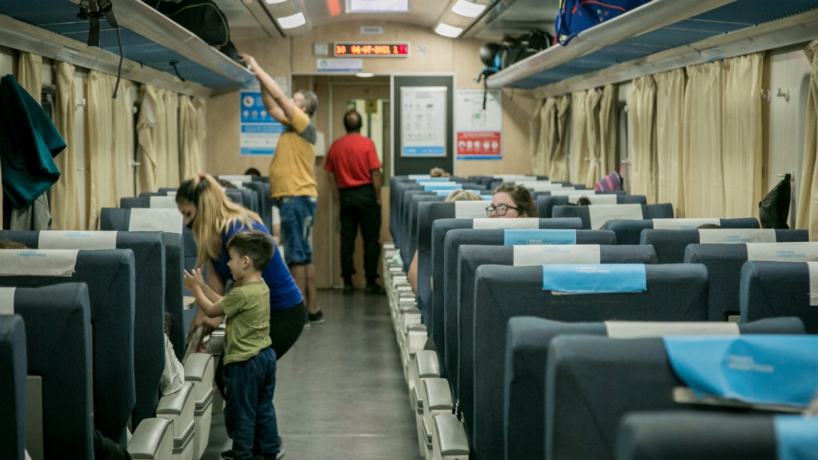 Fin de semana largo: Los números de aviones, trenes y micros reflejan gran movimiento turístico