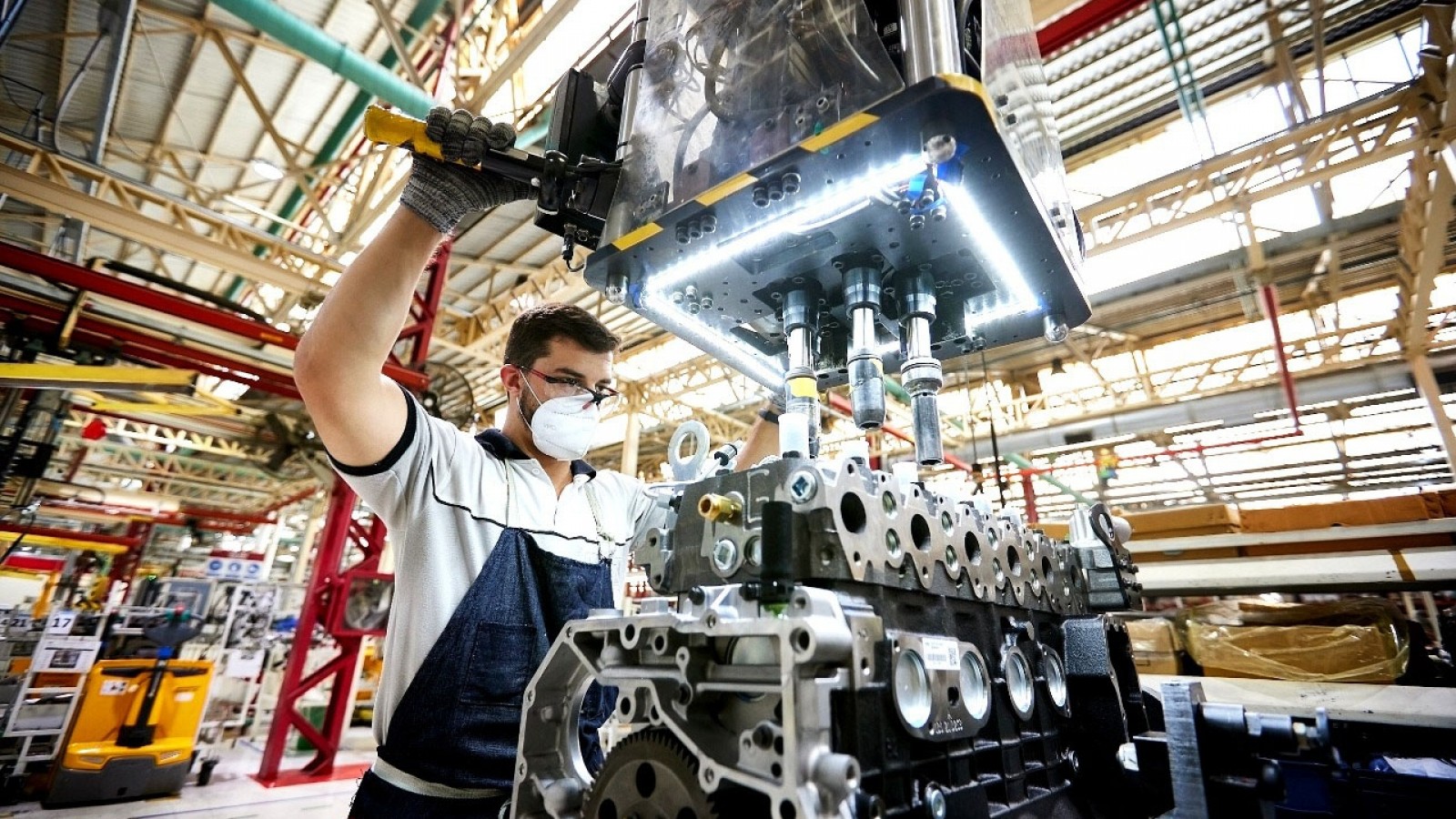 Iveco Group comenzará a probar en 2023 motores a GNC de producción nacional para camiones y buses