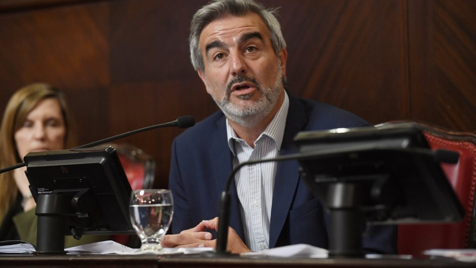 Presentan en la Legislatura bonaerense proyectos para impulsar la energía desde la provincia