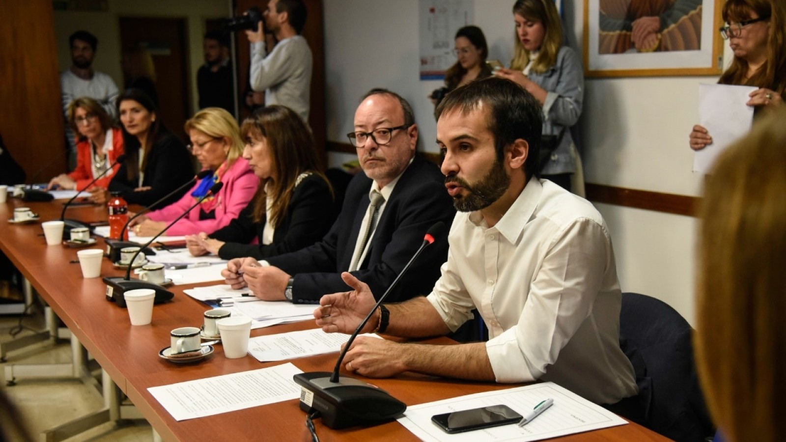 Dictamen favorable para una ley que obliga a funcionarios a capacitarse contra la violencia infantil