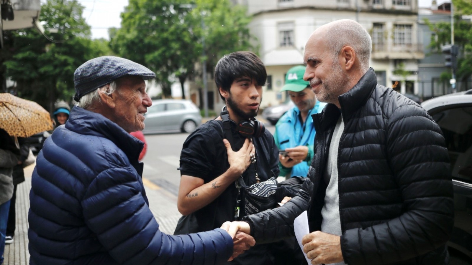 Rodríguez Larreta compartió un café con vecinos de Villa Devoto