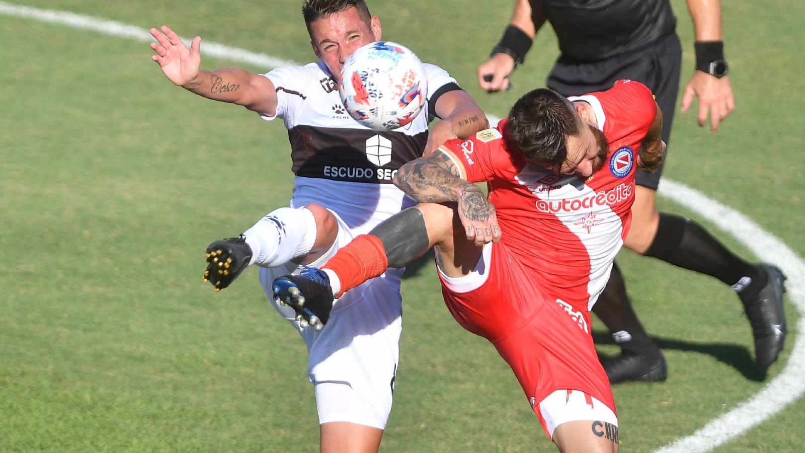 Platense volvió con gloria a la primera división con el triunfo ante Argentinos