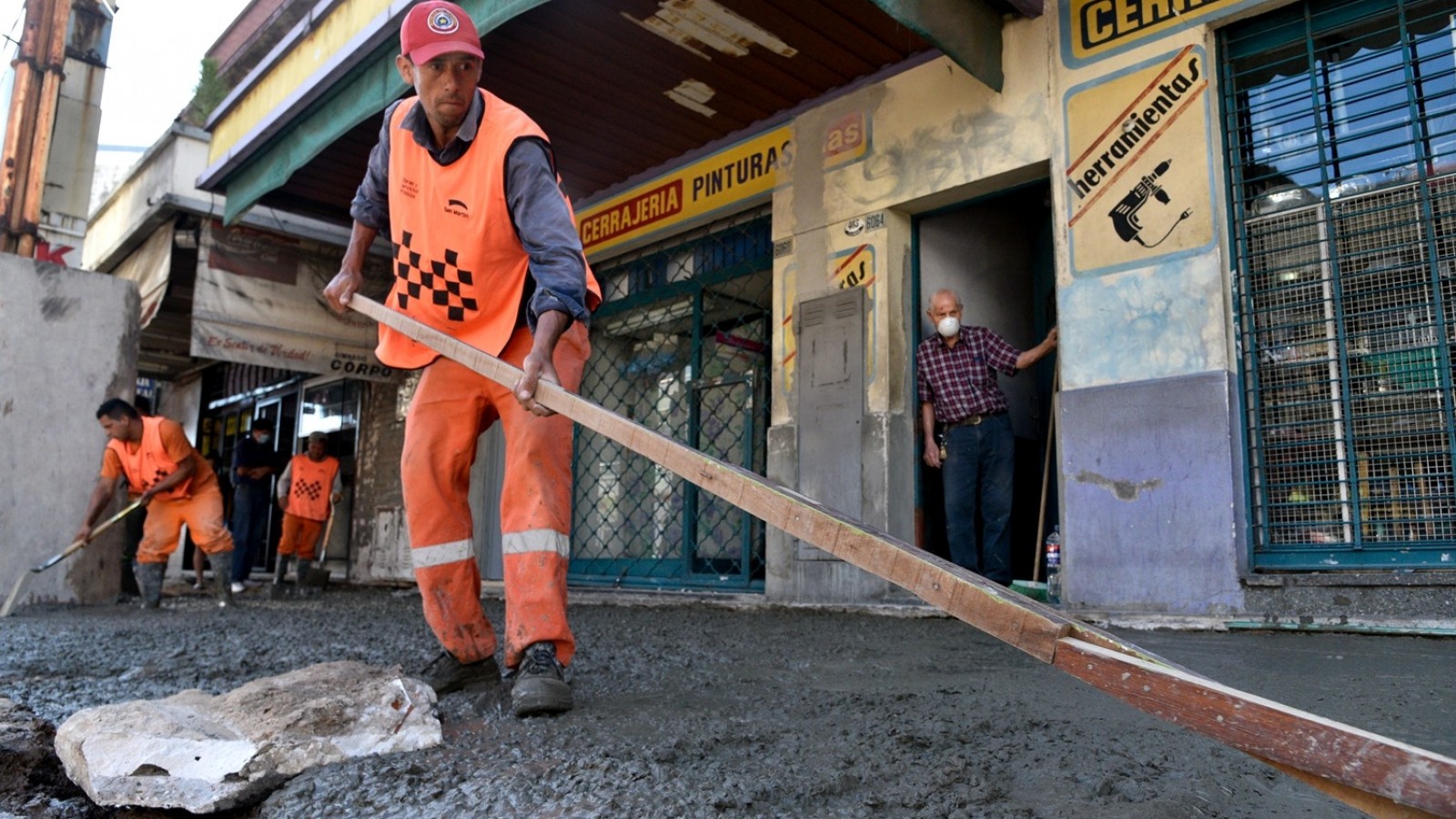 Fernando Moreira recorrió las obras de puesta en valor del Centro Comercial de Tropezón
