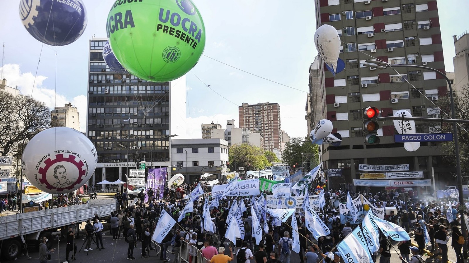 En un multitudinario acto, la CGT pidió desarrollo, producción y la generación de trabajo genuino