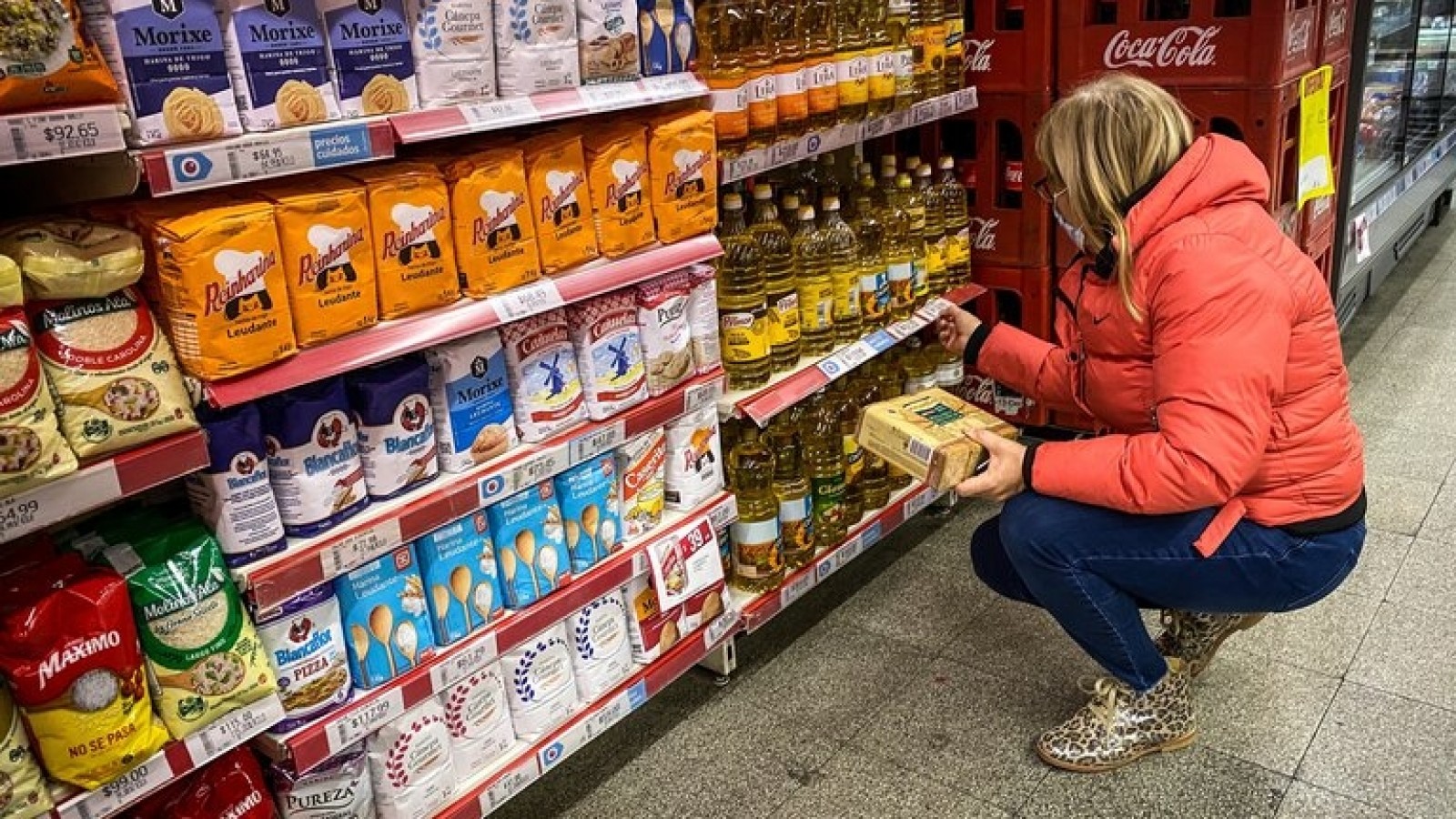 Congelan y retrotraen los precios de 1.430 productos de consumo masivo