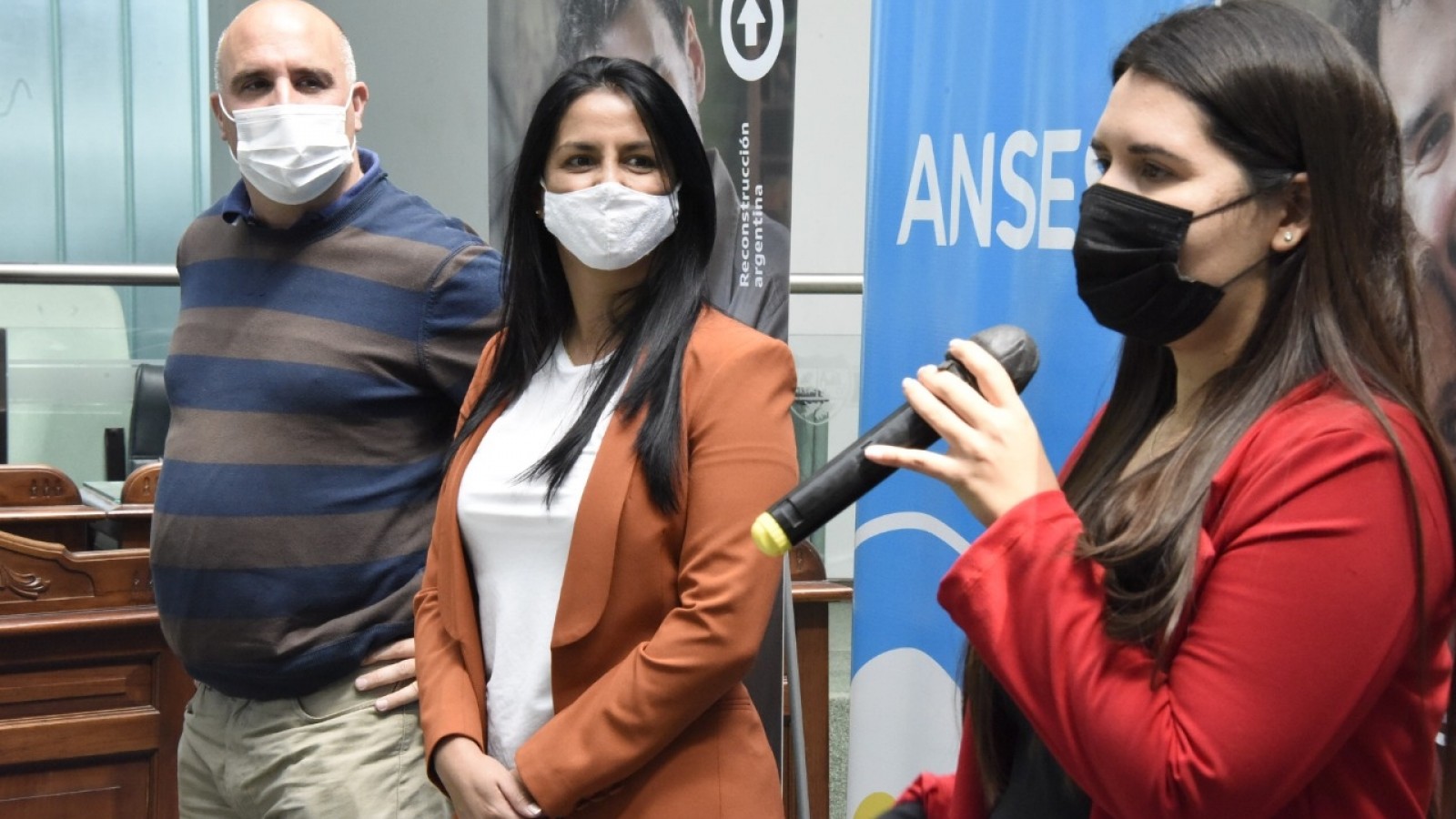 Noe Correa hizo entrega de resoluciones jubilatorias por aportes de tareas de cuidado a las primeras beneficiadas del distrito