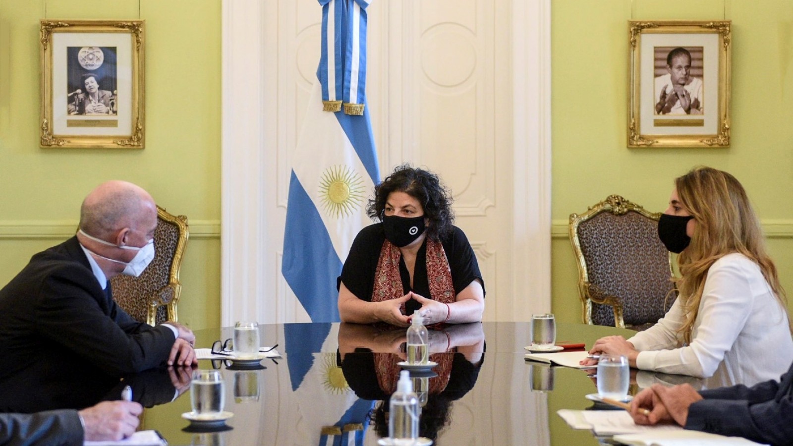 Vizzotti y Nicolini se reunieron con el embajador británico en Argentina, Mark Kent