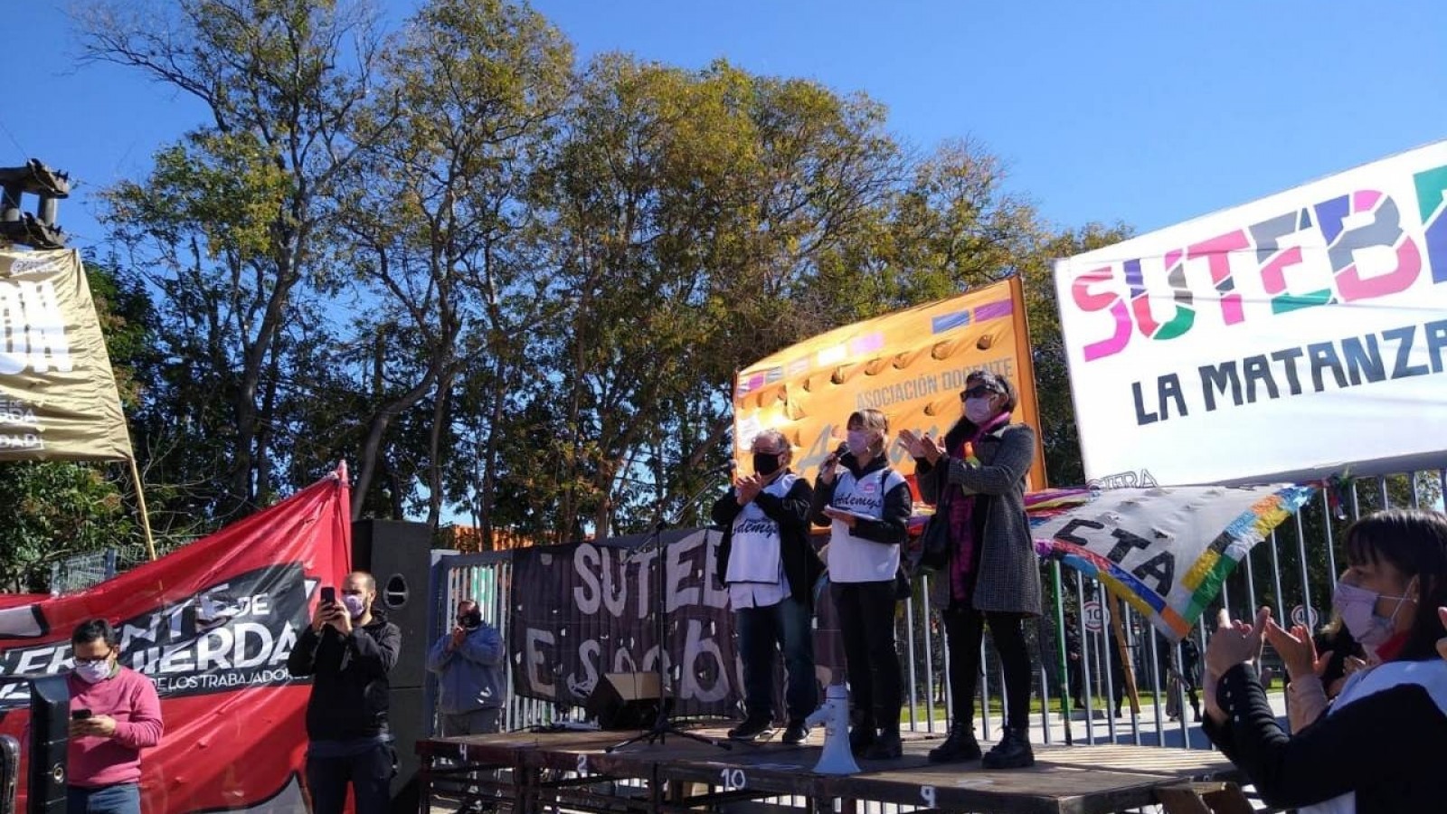 Protestaron en el laboratorio Mabxience que fabrica las vacunas en Argentina