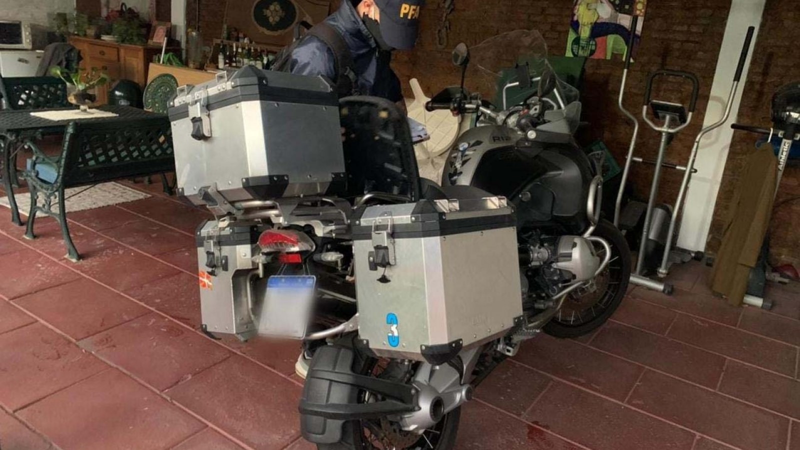 Desbaratan banda que importaba vehículos de alta gama de manera irregular